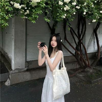 绿茵春色